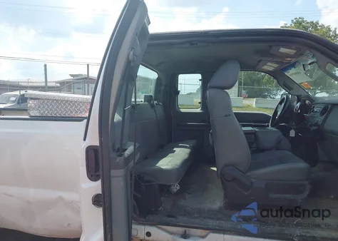 2011 Ford F-250 Xl z USA, uszkodzony, nr VIN 1FT7X2A66BEC37414